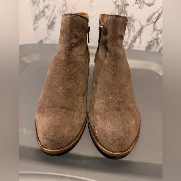 Lucky Brand LK Breah Suede Heeled Ankle Booties Taupe Women's Sz 10M/40 EUC - Picture 2 of 5